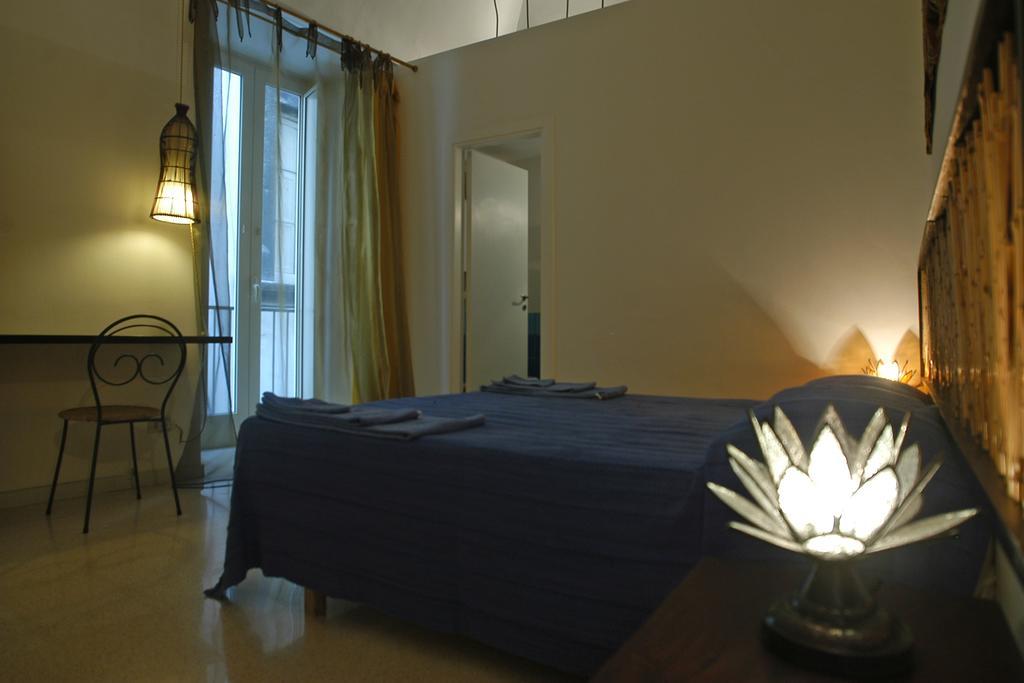 לינה וארוחת בוקר Diletto A Napoli חדר תמונה